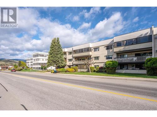 187 Warren Avenue W Unit# 206, Penticton, BC - Outdoor