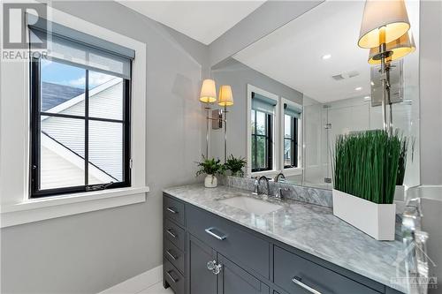 13 Kyle Avenue, Ottawa, ON - Indoor Photo Showing Bathroom