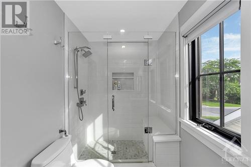 13 Kyle Avenue, Ottawa, ON - Indoor Photo Showing Bathroom