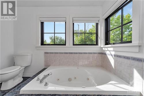 13 Kyle Avenue, Ottawa, ON - Indoor Photo Showing Bathroom