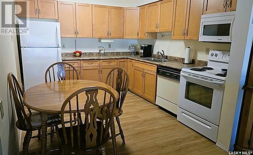 103 706 Confederation Drive, Saskatoon, SK - Indoor Photo Showing Kitchen With Double Sink