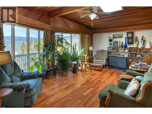 8990 Eastside Road, Vernon, BC - Indoor Photo Showing Living Room