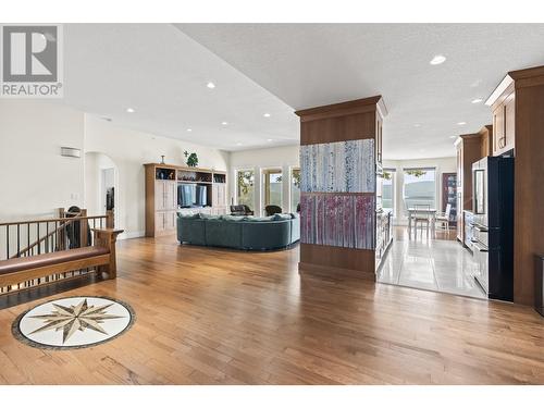 8980 Bayswater Place, Vernon, BC - Indoor Photo Showing Living Room