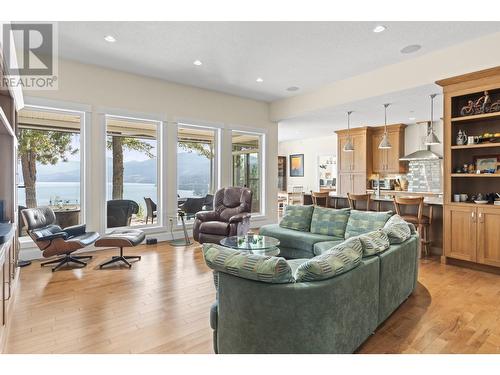 8980 Bayswater Place, Vernon, BC - Indoor Photo Showing Living Room