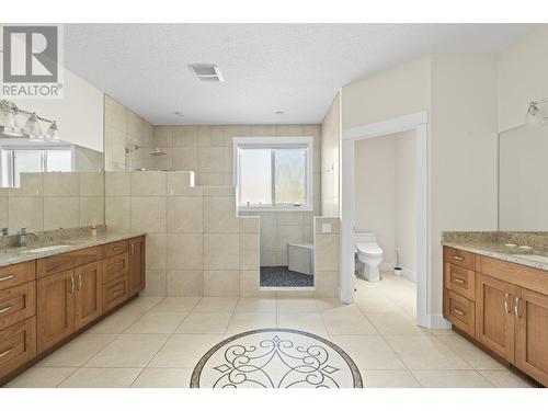 8980 Bayswater Place, Vernon, BC - Indoor Photo Showing Bathroom