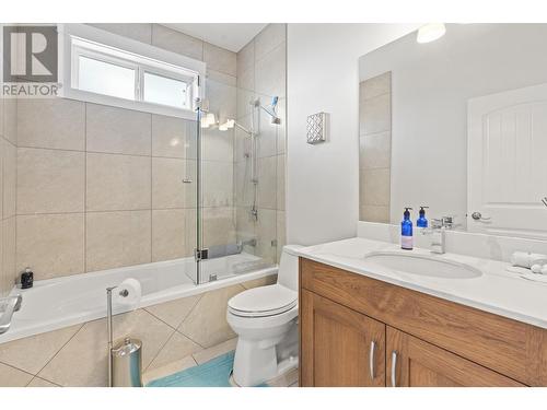 8980 Bayswater Place, Vernon, BC - Indoor Photo Showing Bathroom