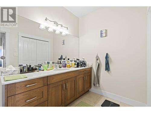 8980 Bayswater Place, Vernon, BC - Indoor Photo Showing Bathroom