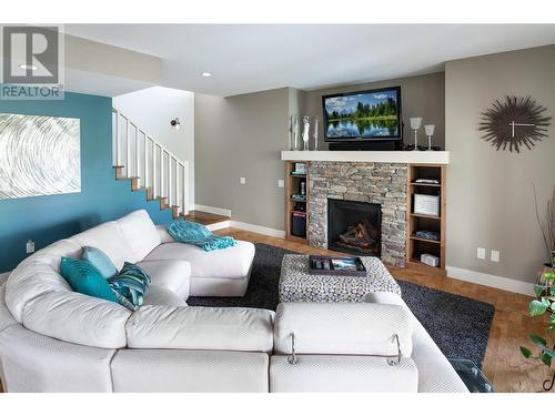 1029 Long Ridge Drive, Kelowna, BC - Indoor Photo Showing Living Room With Fireplace