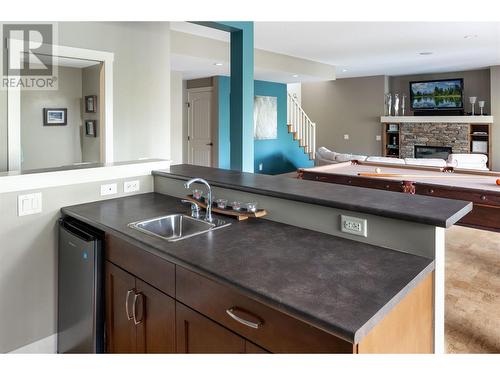 1029 Long Ridge Drive, Kelowna, BC - Indoor Photo Showing Kitchen