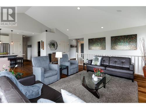 1029 Long Ridge Drive, Kelowna, BC - Indoor Photo Showing Living Room