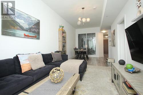 923 - 30 Shore Breeze Drive, Toronto (Mimico), ON - Indoor Photo Showing Living Room