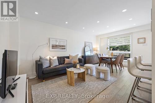 611 Galloway Crescent, Mississauga (Creditview), ON - Indoor Photo Showing Living Room