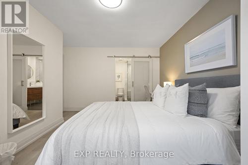 611 Galloway Crescent, Mississauga (Creditview), ON - Indoor Photo Showing Bedroom