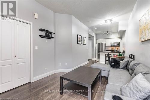 17 - 615 Shoreline Drive, Mississauga, ON - Indoor Photo Showing Living Room