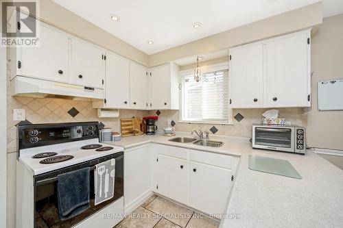 6356 Chaumont Crescent, Mississauga (Meadowvale), ON - Indoor Photo Showing Kitchen With Double Sink