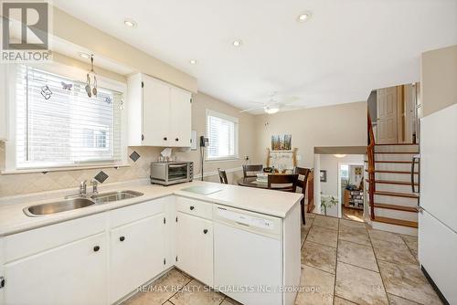 6356 Chaumont Crescent, Mississauga (Meadowvale), ON - Indoor Photo Showing Kitchen With Double Sink