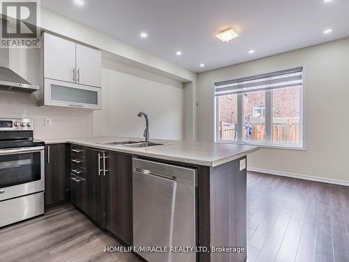 16 Banas Crescent, Brampton (Northwest Brampton), ON - Indoor Photo Showing Kitchen With Double Sink