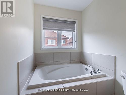 16 Banas Crescent, Brampton (Northwest Brampton), ON - Indoor Photo Showing Bathroom