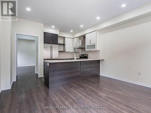 16 Banas Way, Brampton, ON - Indoor Photo Showing Kitchen