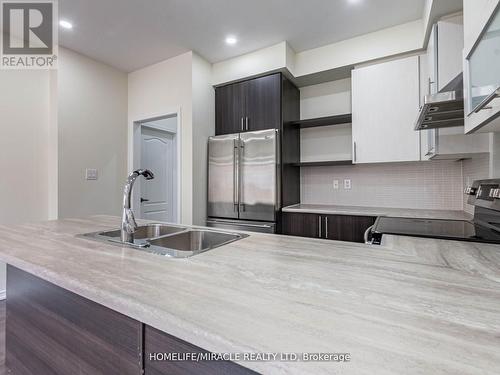 16 Banas Crescent, Brampton (Northwest Brampton), ON - Indoor Photo Showing Kitchen With Double Sink