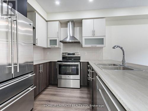 16 Banas Way, Brampton, ON - Indoor Photo Showing Kitchen With Stainless Steel Kitchen With Double Sink With Upgraded Kitchen