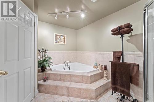 4271 Barton Crescent, Windsor, ON - Indoor Photo Showing Bathroom