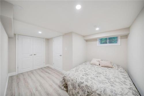 55 East 13Th Street, Hamilton, ON - Indoor Photo Showing Bedroom