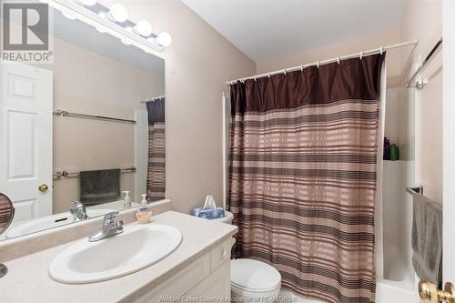 1050 Lexington, Windsor, ON - Indoor Photo Showing Bathroom