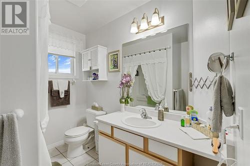 3946 Acorn Crescent, Windsor, ON - Indoor Photo Showing Bathroom