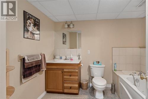 3946 Acorn Crescent, Windsor, ON - Indoor Photo Showing Bathroom