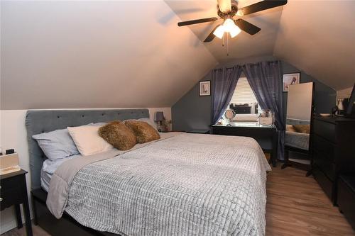 8 East 31St Street, Hamilton, ON - Indoor Photo Showing Bedroom