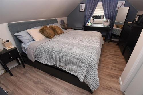 8 East 31St Street, Hamilton, ON - Indoor Photo Showing Bedroom