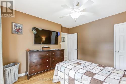 5304 Hodgson Avenue, Niagara Falls, ON - Indoor Photo Showing Bedroom