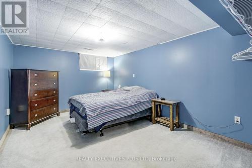 5304 Hodgson Avenue, Niagara Falls, ON - Indoor Photo Showing Bedroom