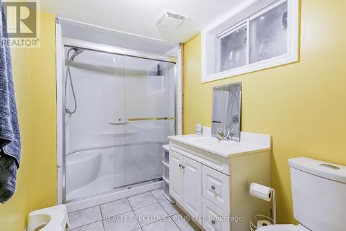 5304 Hodgson Avenue, Niagara Falls, ON - Indoor Photo Showing Bathroom