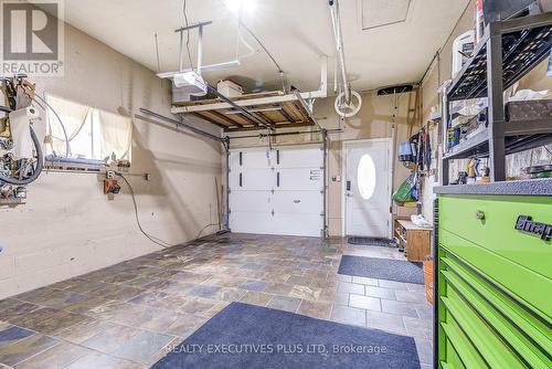 5304 Hodgson Avenue, Niagara Falls, ON - Indoor Photo Showing Garage