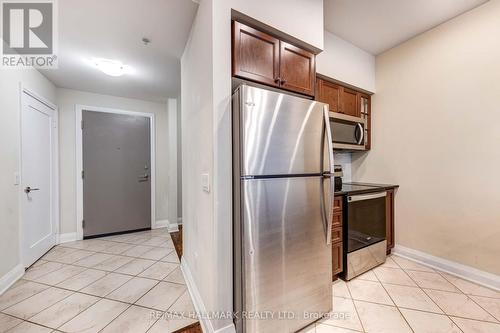 503 - 16 Concord Place N, Grimsby, ON - Indoor Photo Showing Kitchen