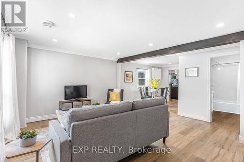 365 Victory Avenue, Welland, ON - Indoor Photo Showing Living Room