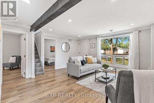 365 Victory Avenue, Welland, ON - Indoor Photo Showing Living Room