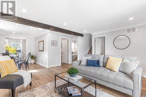 365 Victory Avenue, Welland, ON - Indoor Photo Showing Living Room