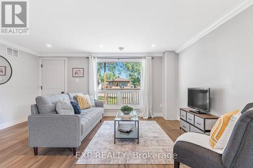 365 Victory Avenue, Welland, ON - Indoor Photo Showing Living Room