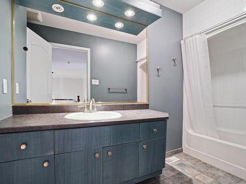 Salle de bains - 106 Rue Olivier-Morel, Carignan, QC - Indoor Photo Showing Bathroom