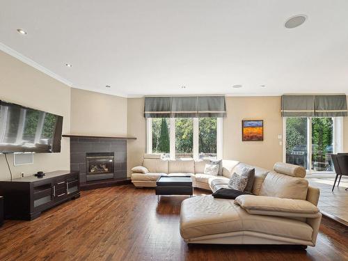 Salle familiale - 106 Rue Olivier-Morel, Carignan, QC - Indoor Photo Showing Living Room With Fireplace