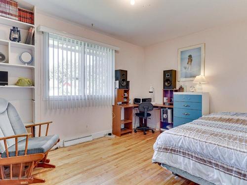 Chambre Ã Â coucher - 8685 Av. Robert, Laval (Saint-François), QC - Indoor Photo Showing Bedroom