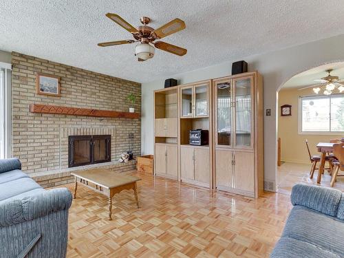 Salon - 8685 Av. Robert, Laval (Saint-François), QC - Indoor Photo Showing Living Room With Fireplace