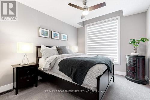 8 Pierre Trudeau Lane, Grimsby, ON - Indoor Photo Showing Bedroom