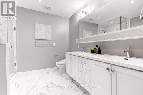 8 Pierre Trudeau Lane, Grimsby, ON - Indoor Photo Showing Bathroom