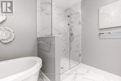 8 Pierre Trudeau Lane, Grimsby, ON - Indoor Photo Showing Bathroom