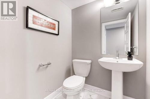 8 Pierre Trudeau Lane, Grimsby, ON - Indoor Photo Showing Bathroom