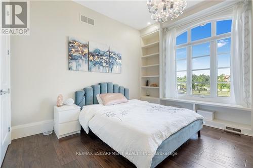 47 Tews Lane, Hamilton (Dundas), ON - Indoor Photo Showing Bedroom